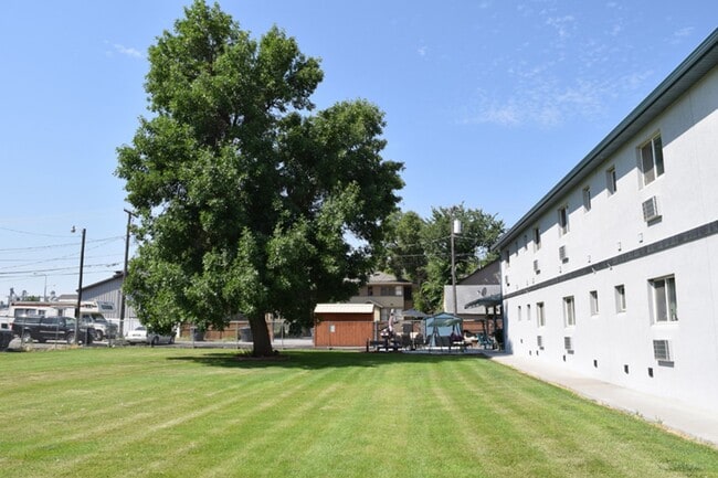 Building Photo - Furnished Studio Near Hospitals with Cable TV and Free Laundry