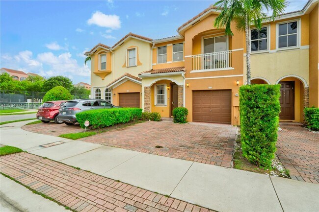 Building Photo - 1010 NW 102 Ct