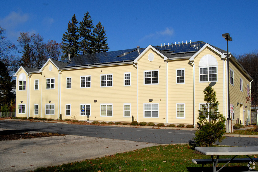 Primary Photo - Sunrise Apartments at Melrose