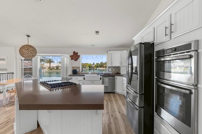 Building Photo - Beautiful 3-Bedroom, 3-Bath Home in Riverl...