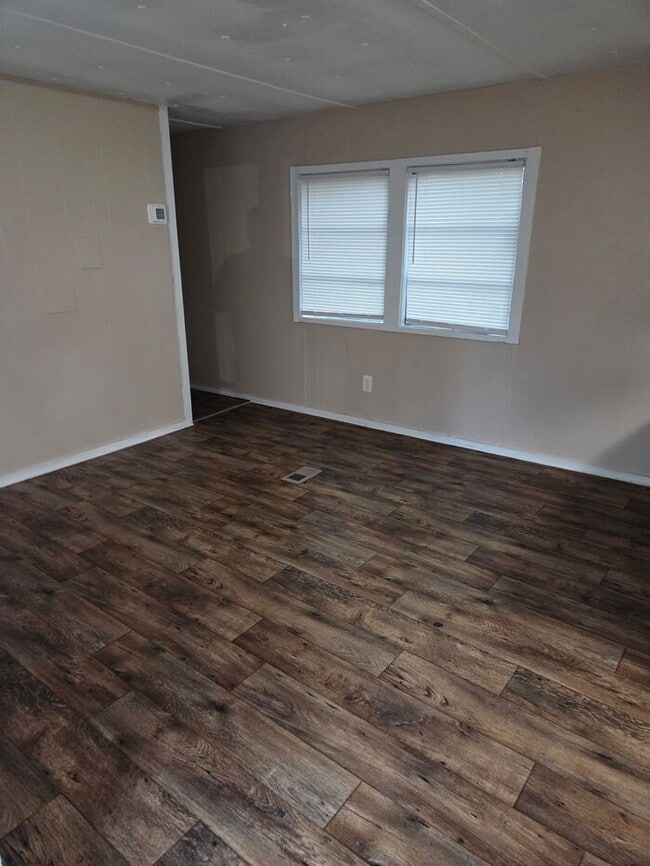 Building Photo - 2827 Friendly Ln