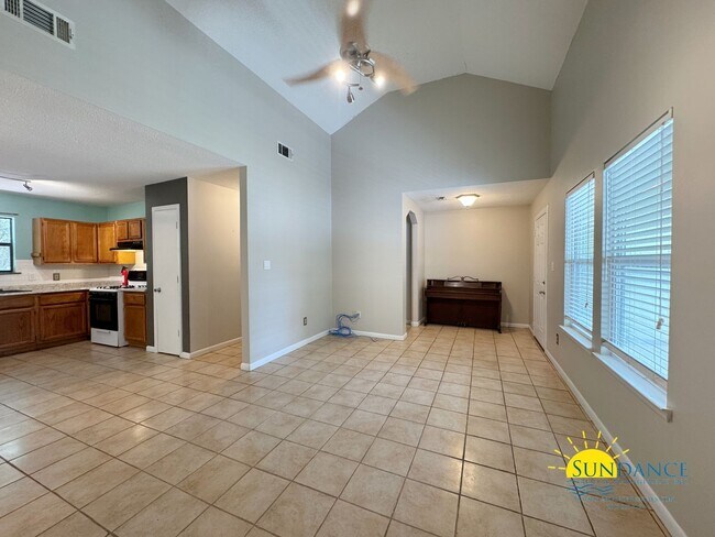 Building Photo - Spacious 3 Bedroom Home in Mary Esther!