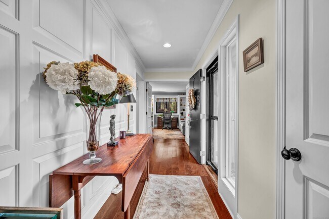 Building Photo - 123 Heritage Vlg