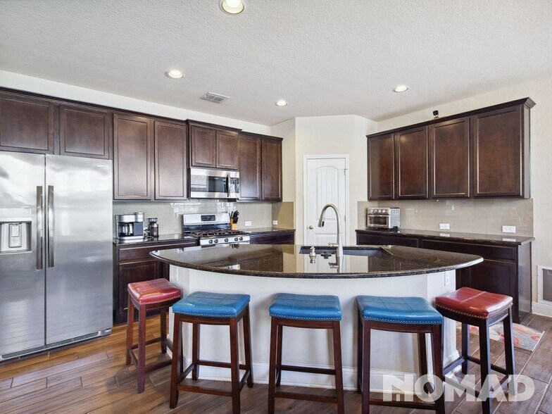 Building Photo - 6044 Akin Song