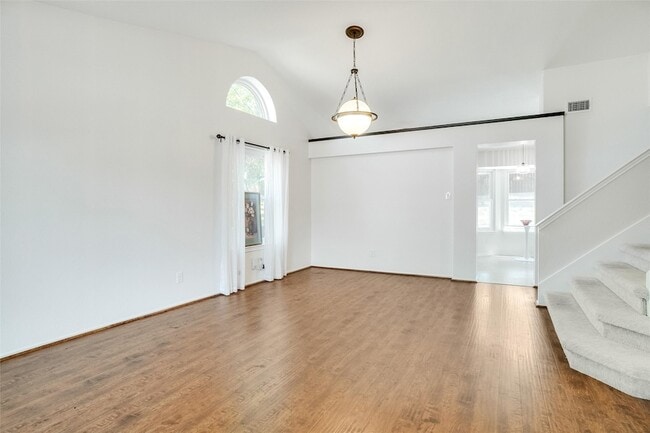 Building Photo - 1602 Stoneway Dr