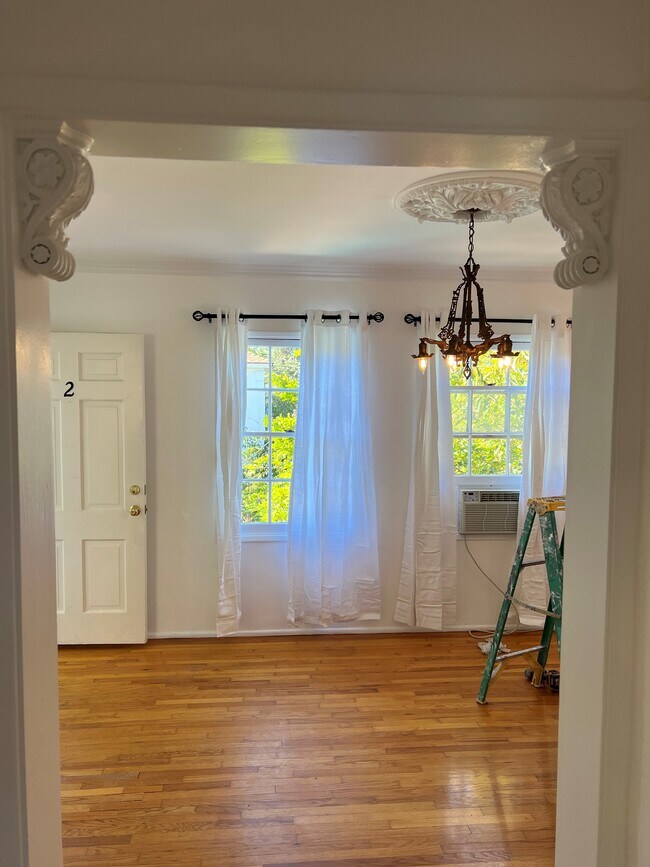 Building Photo - 326 N Gardner St