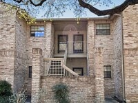 Building Photo - Charming 2BR Condo with Vaulted Ceilings, Fireplace & Pool Access