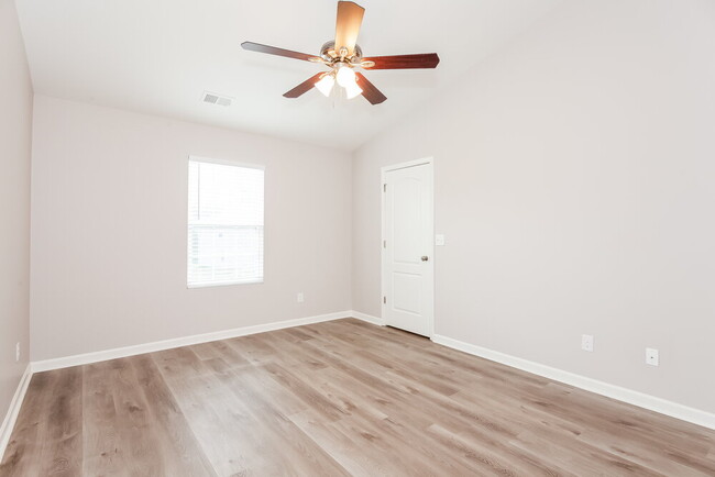 Building Photo - 204 Ravenridge Ct