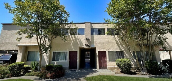 Building Photo - Monterey Apts