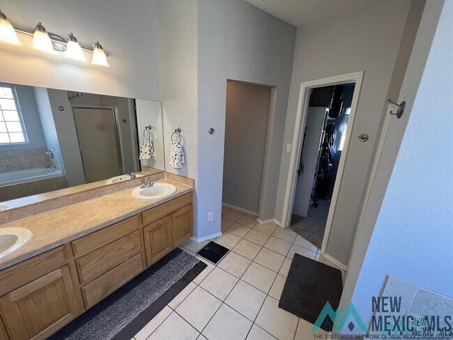 Building Photo - 3617 Benjamin Davis Dr