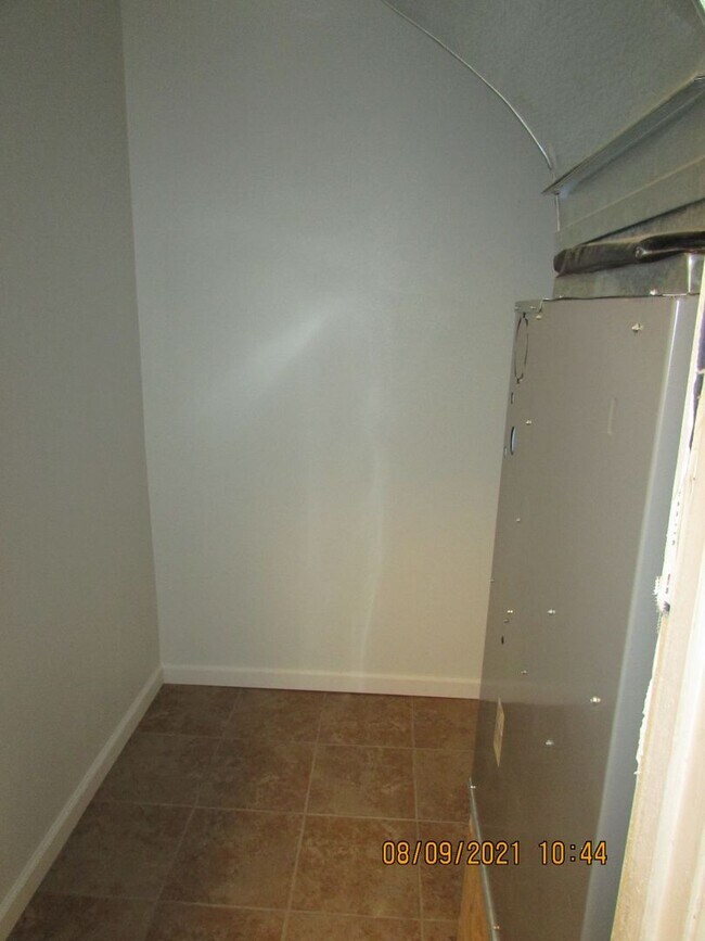 Building Photo - Newly remodeled 5 bedroom/2 bath home