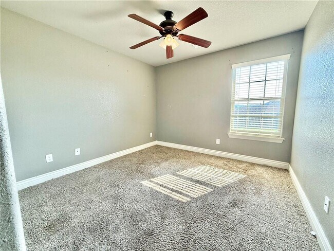Building Photo - 1140 Willow Oak