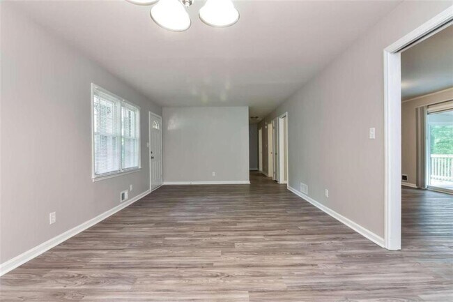 Building Photo - 2618 Treadway Dr