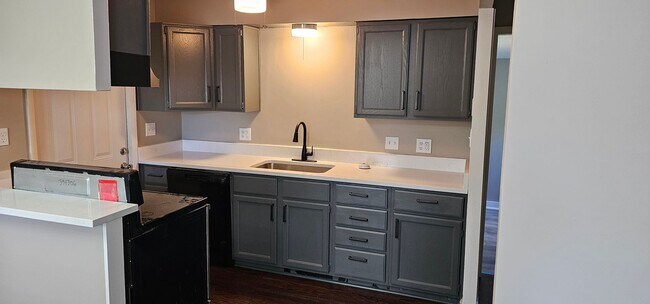 Building Photo - COMING SOON!! Available Soon in SF KCMO