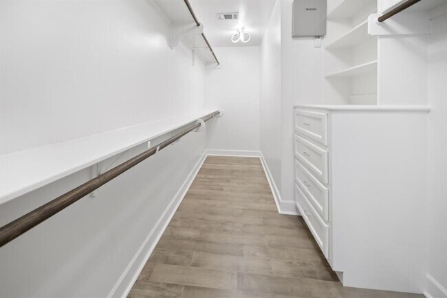 Building Photo - 7650 Springhill St