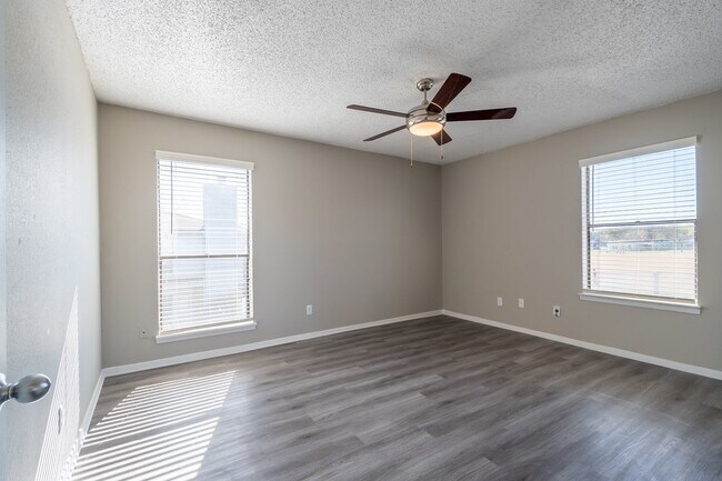 Building Photo - 238 S Las Vegas Trail