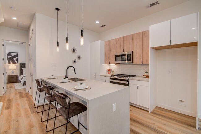 Building Photo - 6742 Peerless St