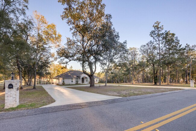 Building Photo - 1148 Sioux Cir