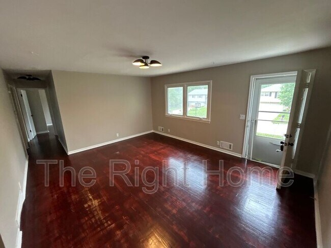 Building Photo - 6929 N 64th St