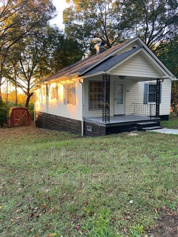 Primary Photo - 1811 Colonial Ave