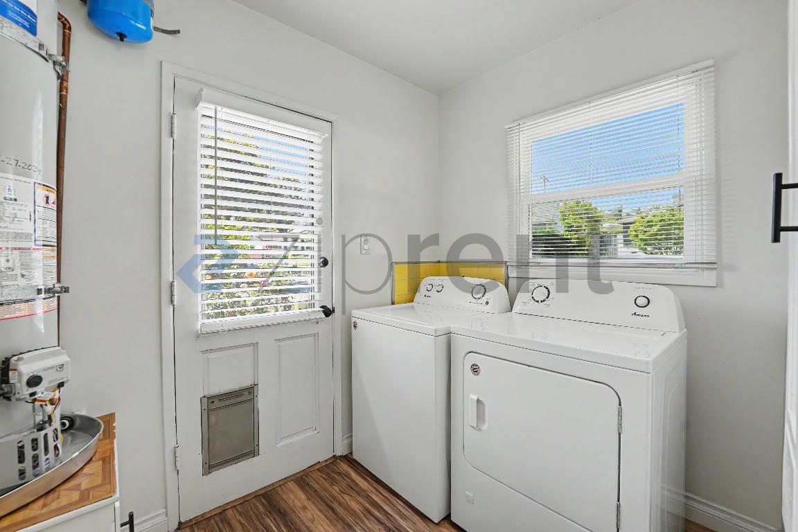 Building Photo - Unit