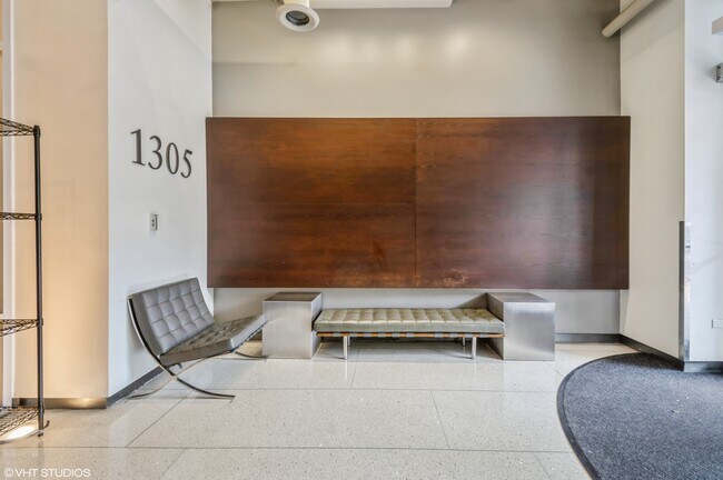 Building Photo - 1305 S Michigan Ave