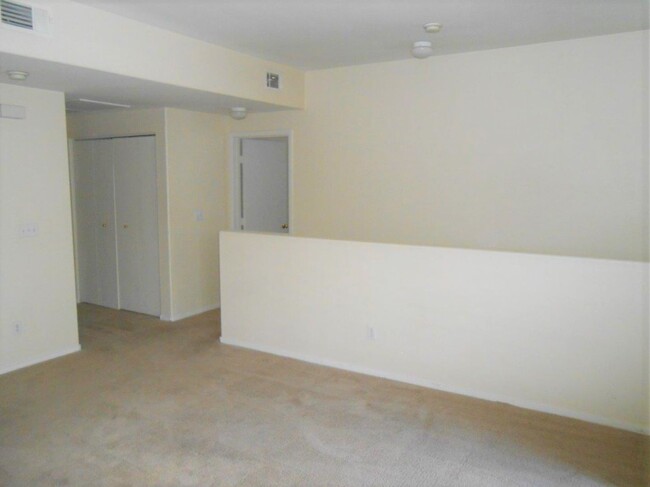 Building Photo - Spacious 2 bedroom Condo in The Falls