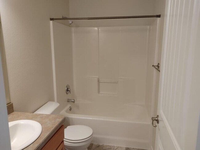 Building Photo - 2250 SW 21st St