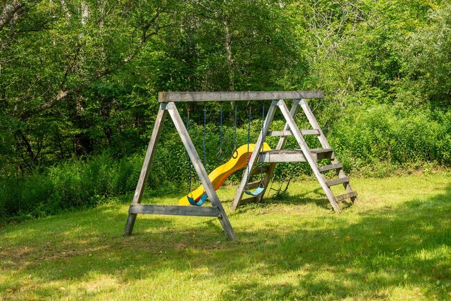 Building Photo - 1087 State Rd