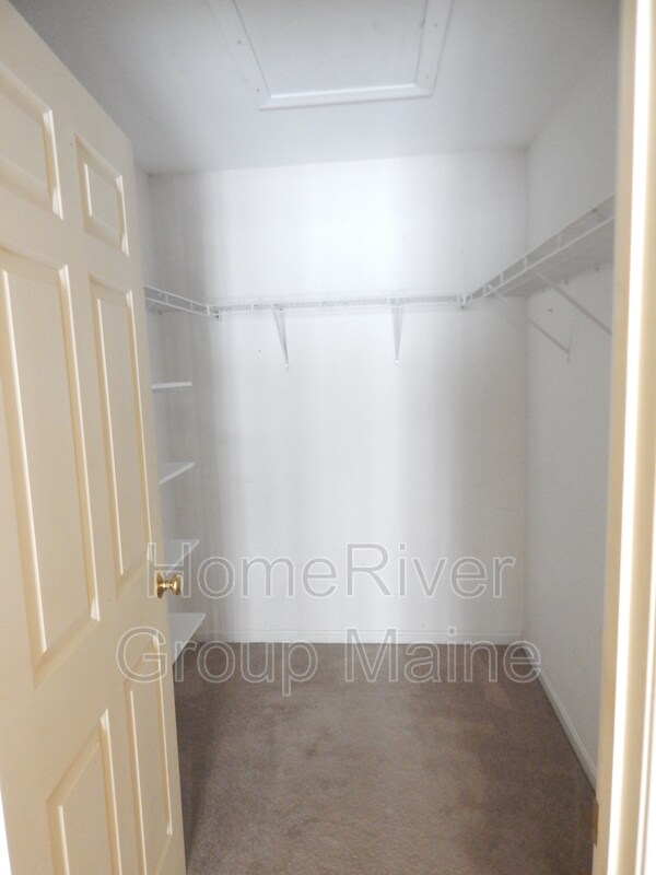 Building Photo - 10 Woodside Dr