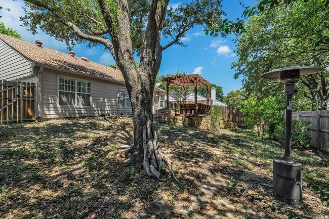 Building Photo - "Fantastic 3-Bedroom, 2 Bath Home in Prime...