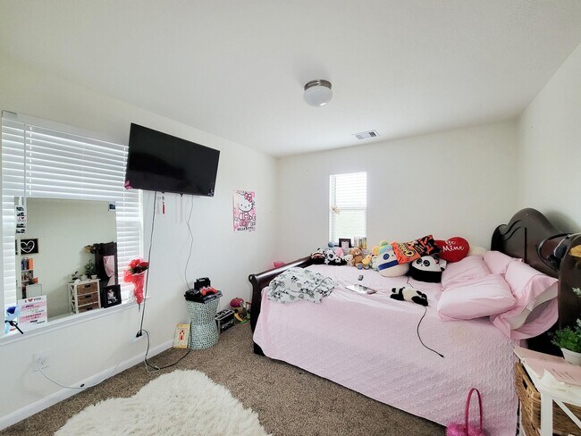 Building Photo - 5046 Longlane Dr