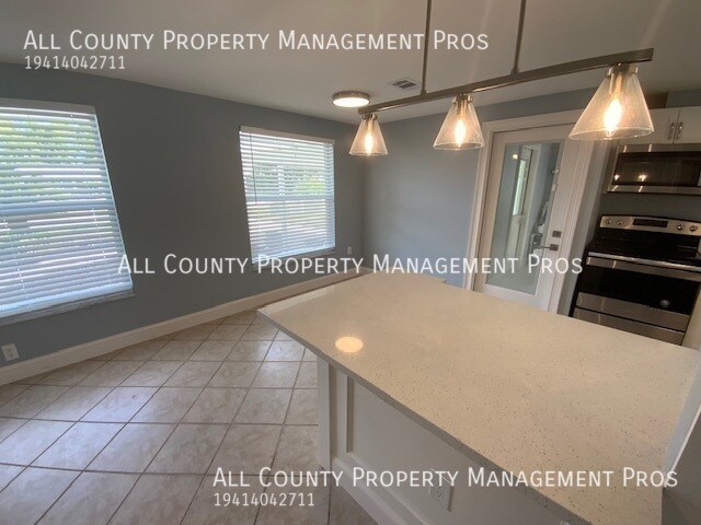 Building Photo - 5425 San Jose Dr