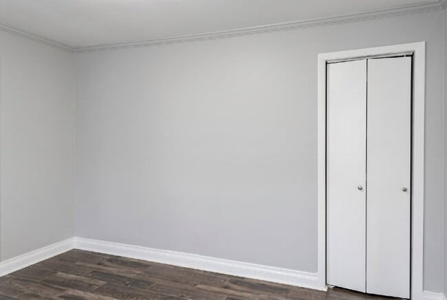 Building Photo - 352 Adams St