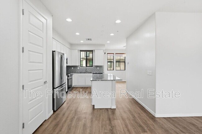 Building Photo - 2090 S Dorsey Ln
