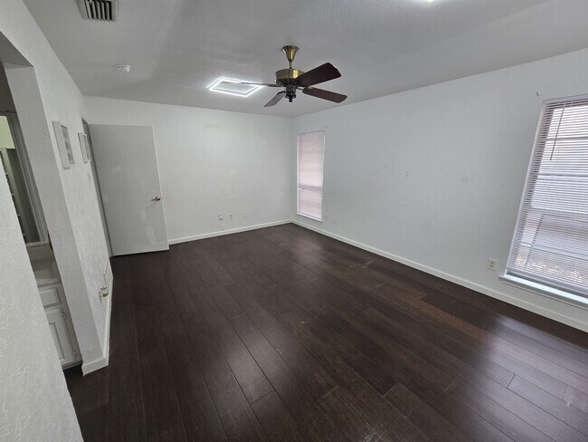 Building Photo - 2105 E Collins Blvd