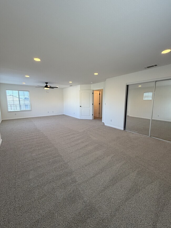 Building Photo - 1305 Brooktrail Dr