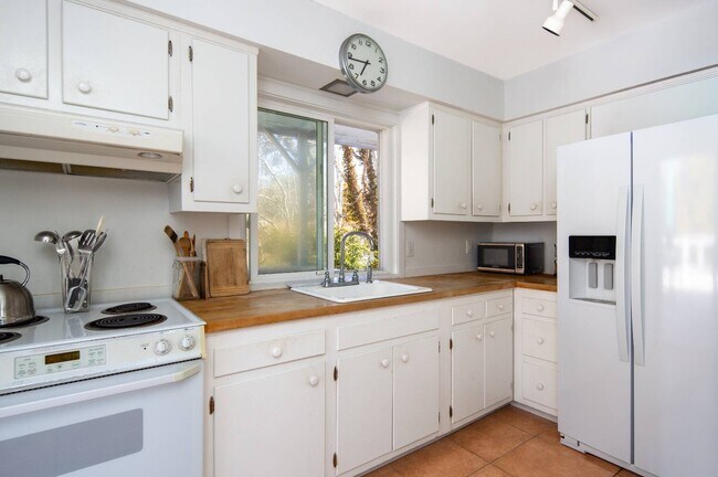 Building Photo - 20 Bay Inlet Rd