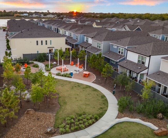 Building Photo - 2213 Bay Breeze Dr