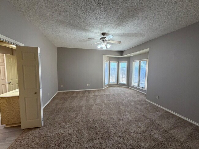 Building Photo - Nice Modern Home Located In Whisper Wood Near Tech. Includes access to pool & tennis court.