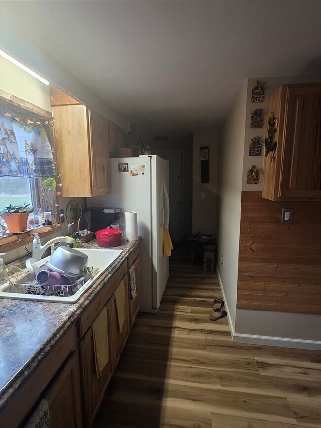 Building Photo - 1190 Kent Rd