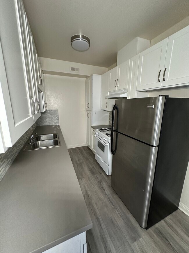 Kitchen - 11018 Morrison St