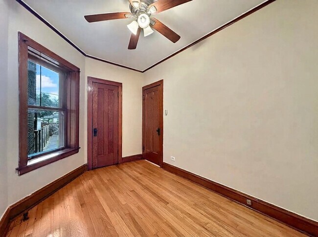 Building Photo - 1319 N Ridgeway Ave