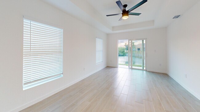 Building Photo - 2028 NE 6th Ave