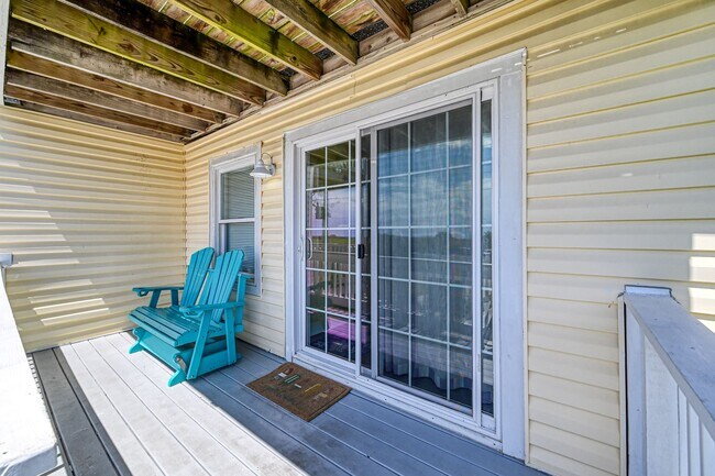 Building Photo - FULLY FURNISHED OFF-SEASON RENTAL STARTING MID-OCT