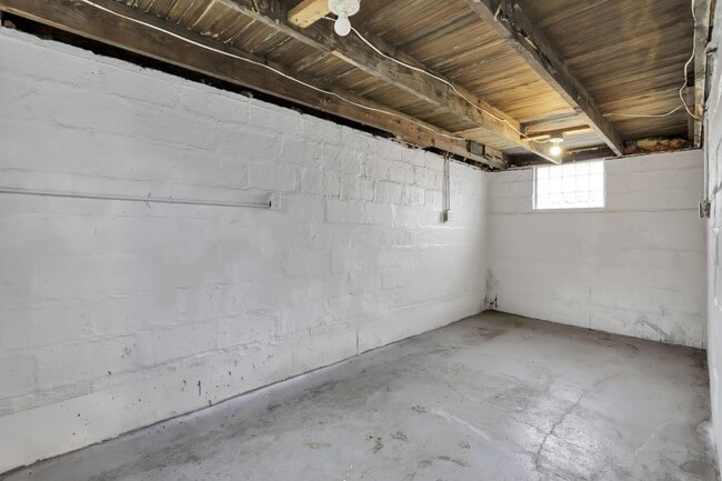 Building Photo - 418 Townsend Ave