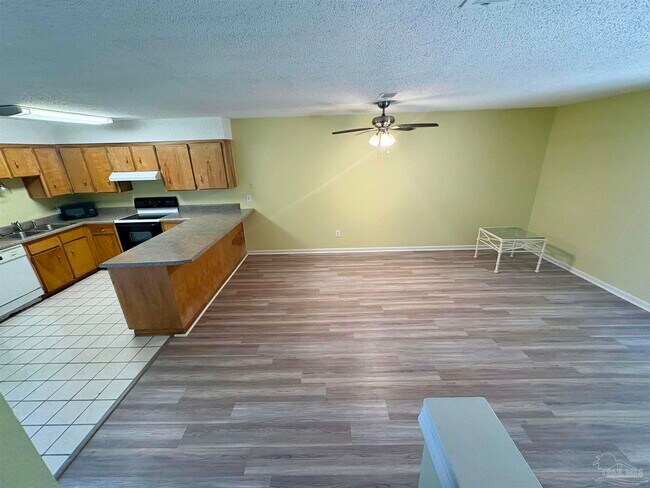 Building Photo - 193 E Burgess Rd