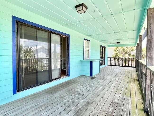 Building Photo - 13 E St