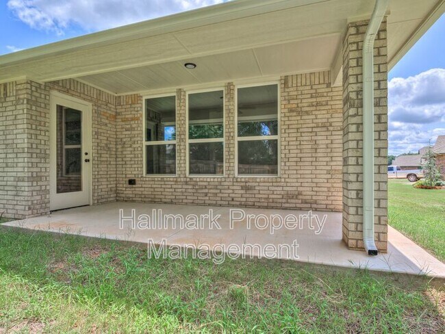 Building Photo - 1007 Magnolia Dr