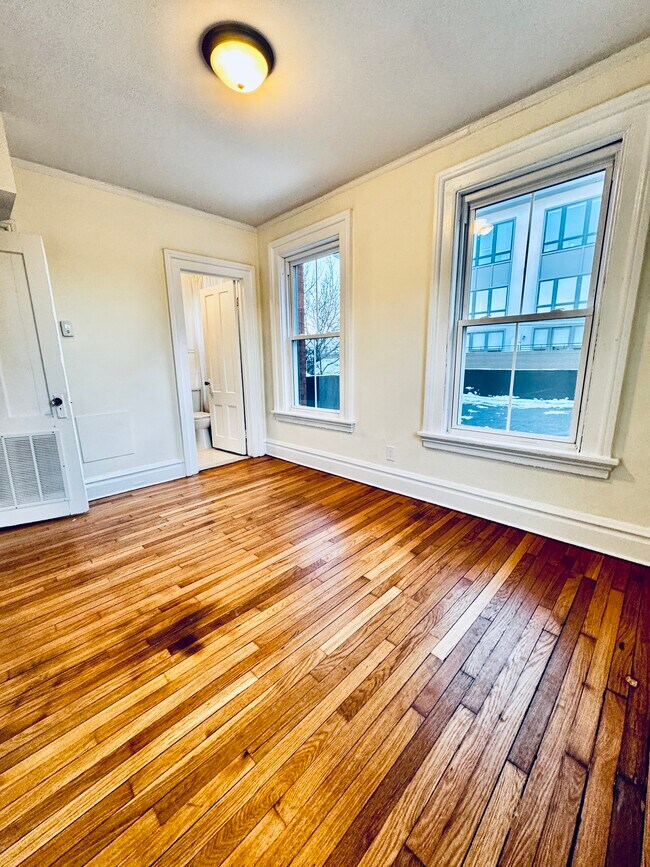 Building Photo - 25 High St